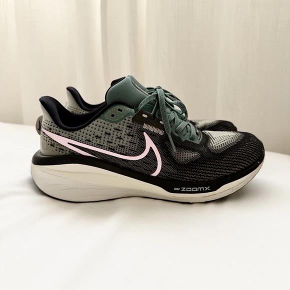 Nike Shoes Women Size 8.5 Black Sail Pink Foam Vomero Shoe - Picture 4 of 13